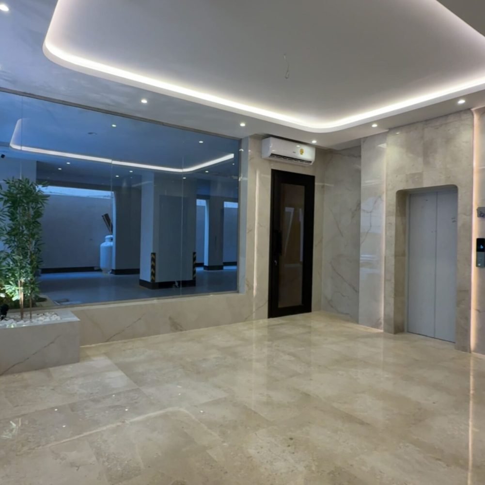 مدخل المبنى